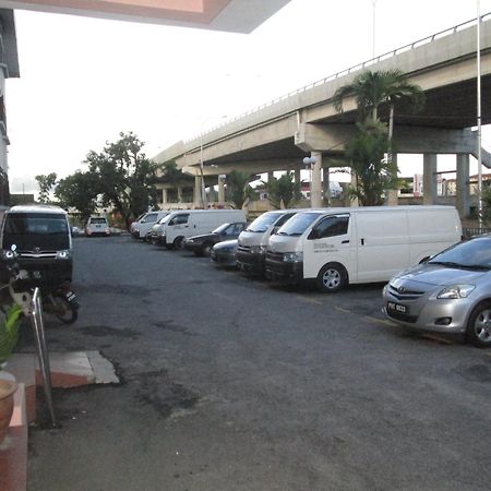 Hotel Damai Parit Buntar Exteriér fotografie